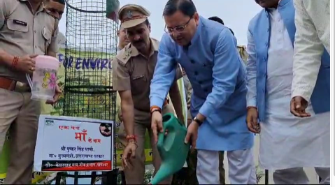 मुख्यमंत्री श्री पुष्कर सिंह धामी ने विधानसभा गैरसैंण (भराड़ीसैंण) स्थित मुख्यमंत्री आवास परिसर में एक पेड़ मां के नाम अभियान के तहत वृक्षारोपण किया।